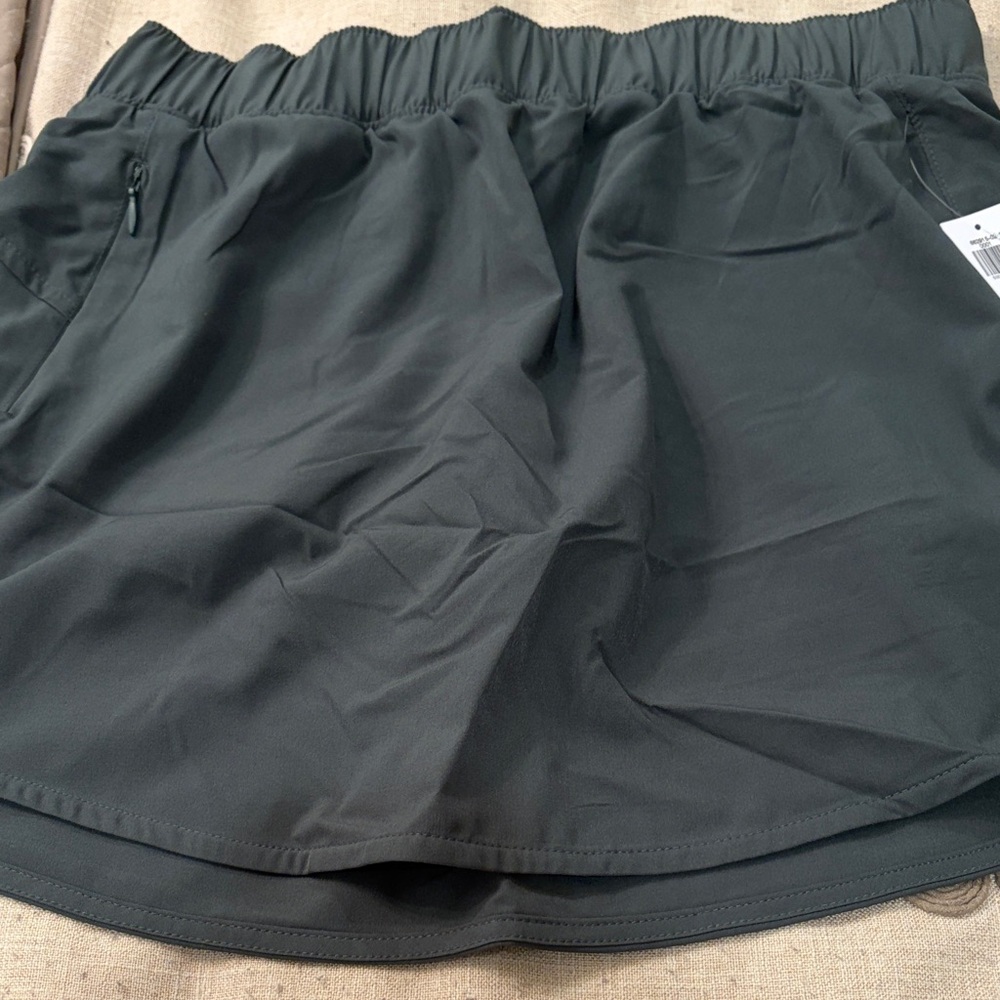 Old Navy Dark Ivy Mid-Rise StretchTech Skort -- 3-inch inseam/NWT/S - Picture 5 of 14